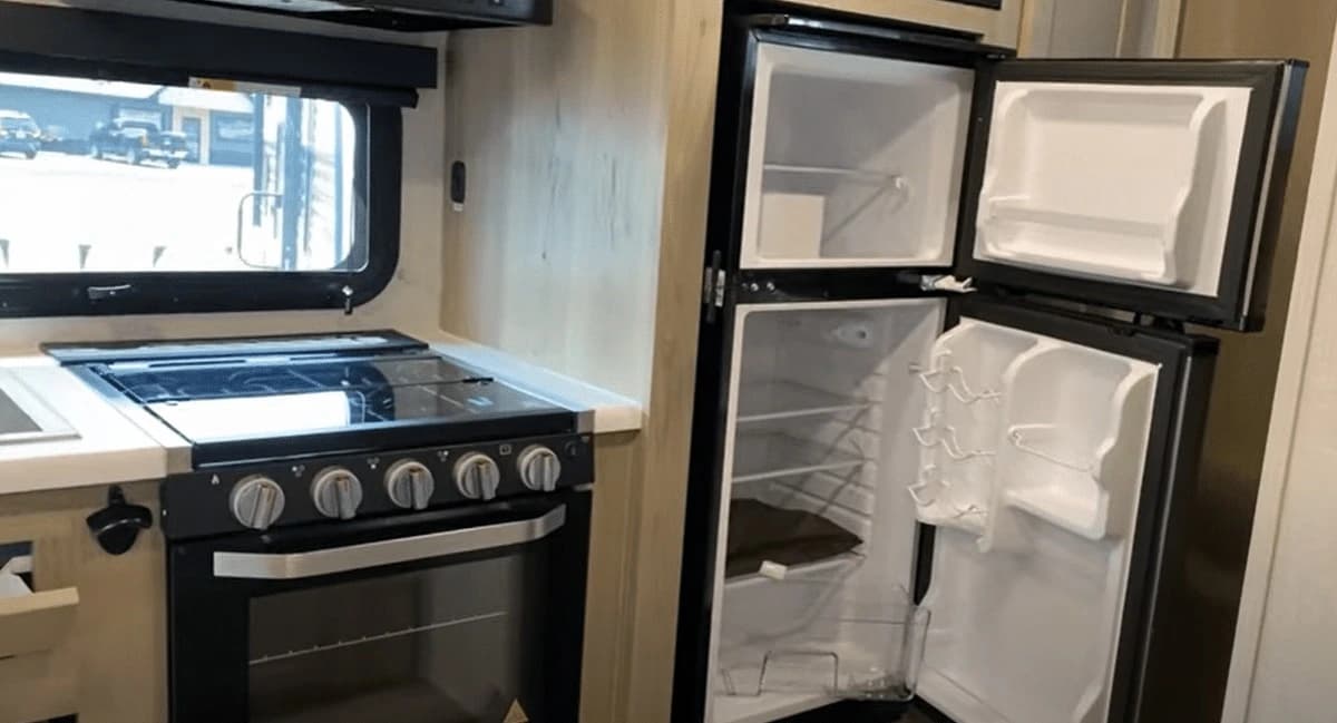 Geo Pro G20BHS kitchen with full gas stove, oven, and 12V refrigerator