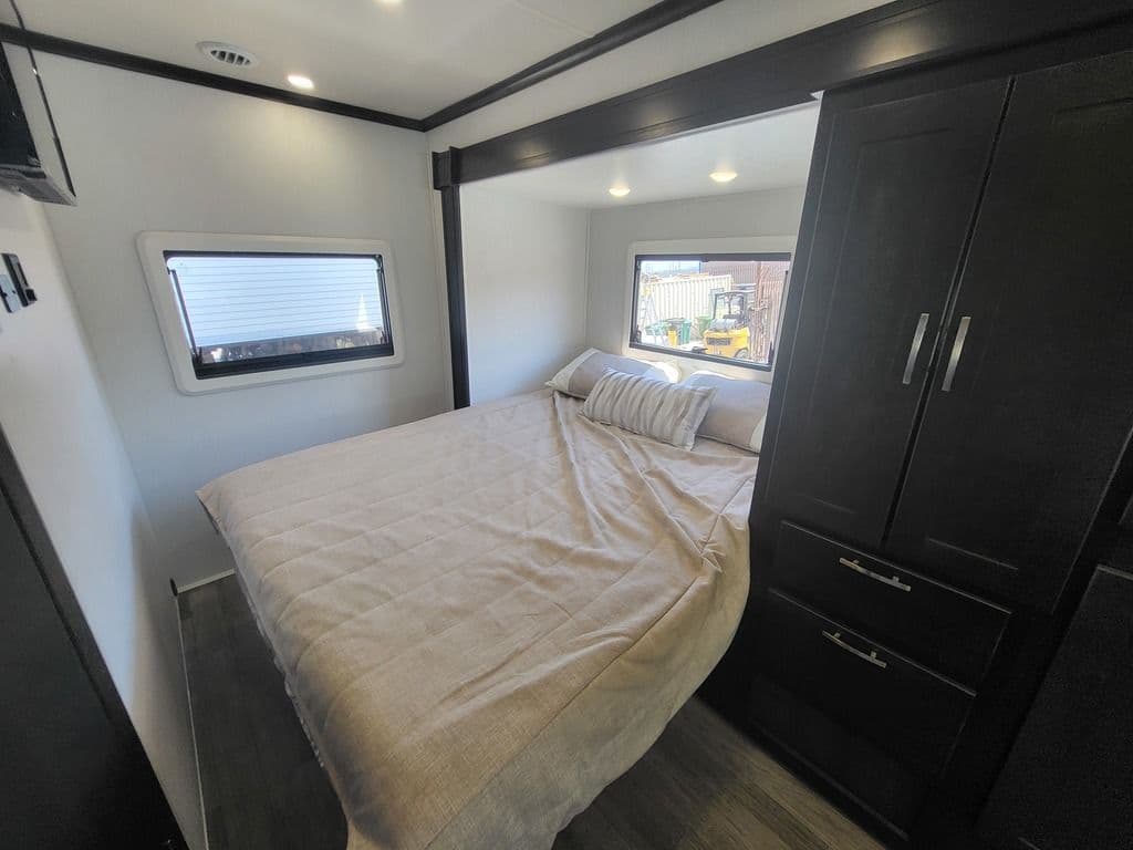 Isata 3 24FW corner queen bed in the rear bedroom